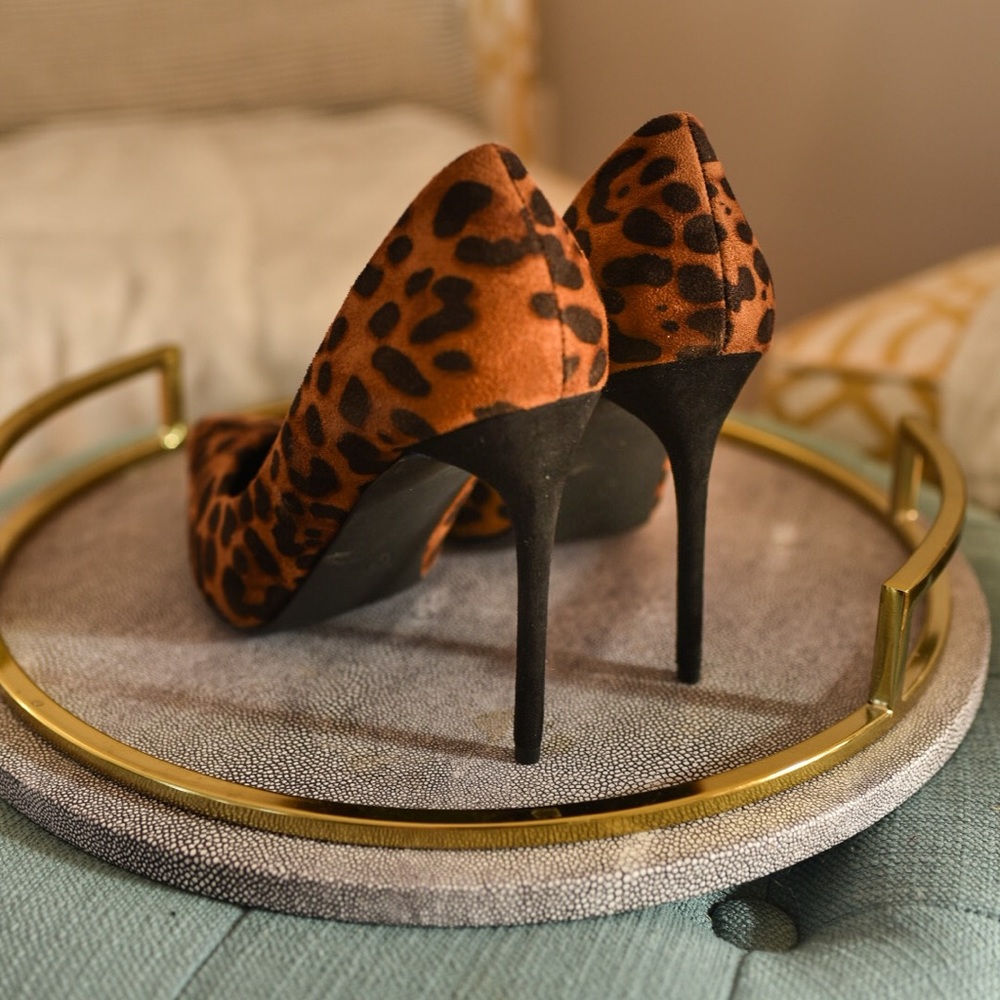 Lulu’s Verra Leopard Suede Pumps - Picture 8 of 9